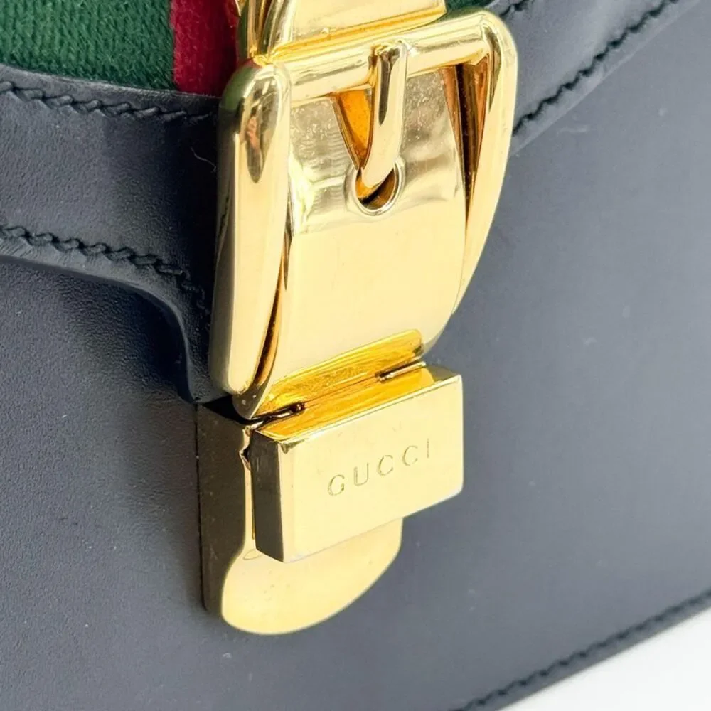 Gucci delivery duty